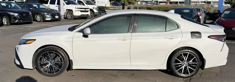 Used 2022 Toyota Camry SE FWD image 7