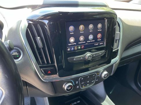 Used 2022 Chevrolet Traverse LT FWD image 12