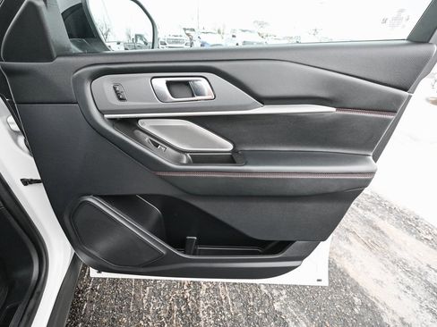 Used 2025 Ford Explorer ST image 28