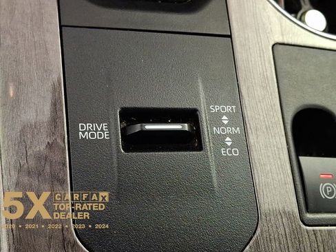 Used 2023 Toyota Highlander Limited image 29