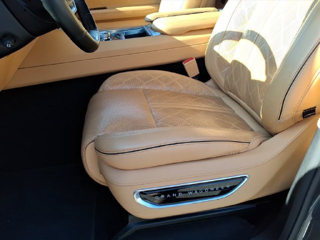 Used 2023 Jeep Grand Wagoneer L Series III w/ Rear Seat Video Group 1 AWD/4WD image 15
