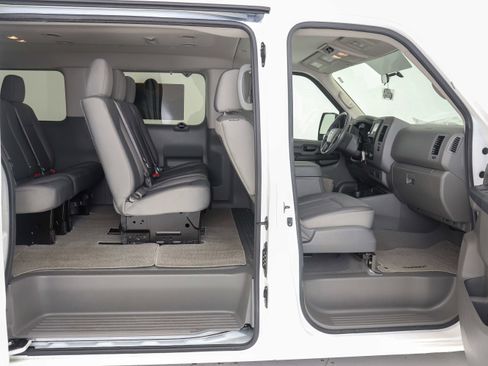 Used 2019 Nissan NV 3500 SV image 12