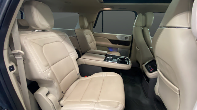 Used 2021 Lincoln Navigator L Reserve w/ Luxury Package AWD/4WD image 26