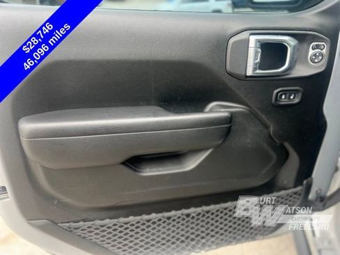 Used 2022 Jeep Gladiator Willys image 11