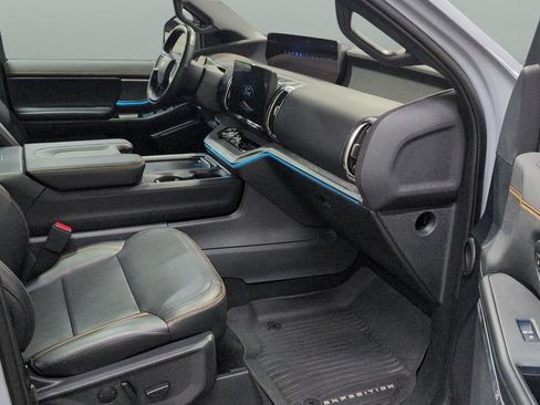 Used 2025 Ford Expedition Tremor AWD/4WD image 26