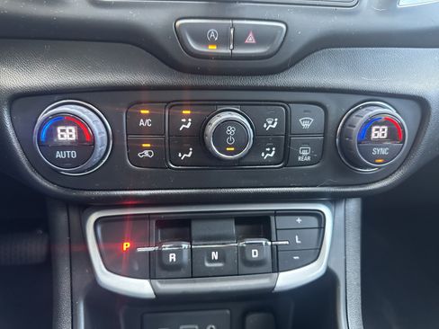 Used 2023 GMC Terrain SLE w/ Driver Convenience Package FWD image 9