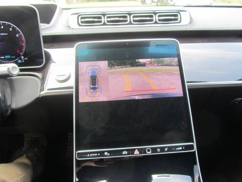 Used 2022 Mercedes-Benz S 580 4MATIC Sedan w/ AMG Line Package image 15