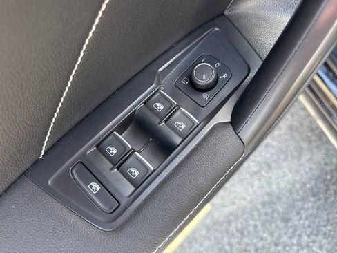 Used 2022 Volkswagen Tiguan SEL R-Line AWD/4WD image 25