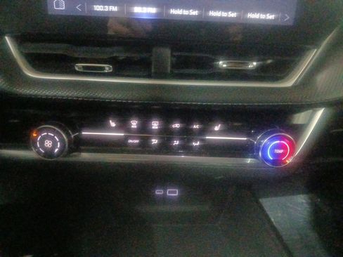 Used 2025 Chevrolet Equinox LT image 12