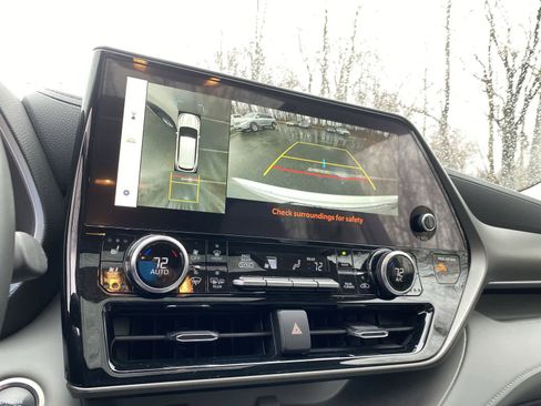 Used 2024 Toyota Highlander Limited image 33