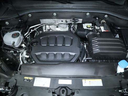 Used 2024 Volkswagen Atlas SE AWD/4WD image 35