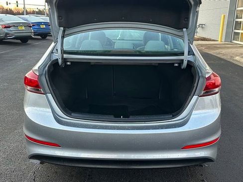 Used 2017 Hyundai Elantra SE image 15