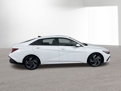 Used 2025 Hyundai Elantra SEL image 42