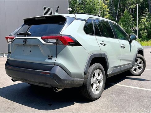 Used 2021 Toyota RAV4 XLE AWD/4WD image 4