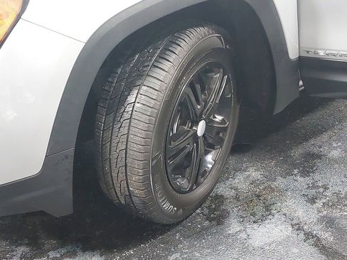 Used 2022 GMC Terrain SLE w/ Driver Convenience Package image 32