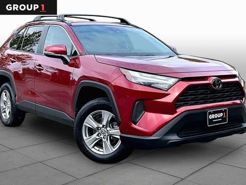Used 2022 Toyota RAV4 XLE w/ Convenience Package AWD/4WD image 3