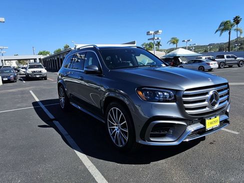Used 2025 Mercedes-Benz GLS 450 4MATIC image 2