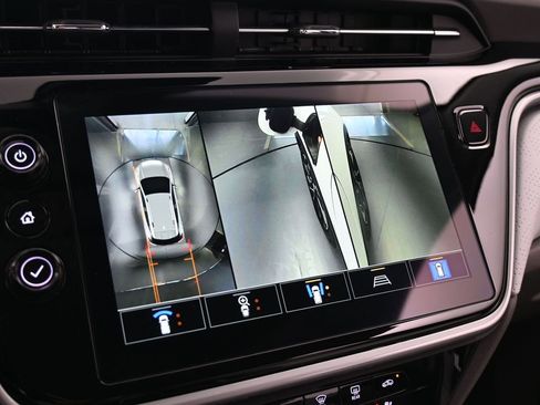 Used 2023 Chevrolet Bolt EUV Premier image 28