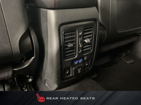 Used 2025 Dodge Durango GT AWD/4WD image 34
