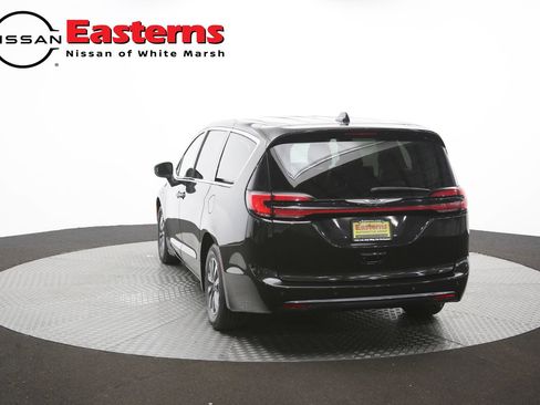 Used 2023 Chrysler Pacifica Touring-L FWD image 37