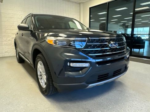 Used 2023 Ford Explorer XLT w/ Equipment Group 202A AWD/4WD image 32