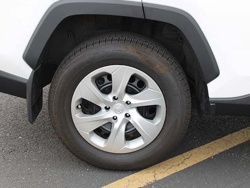 Used 2023 Toyota RAV4 LE FWD image 8