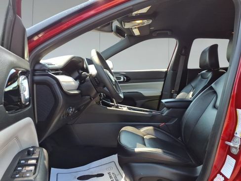 Used 2025 Jeep Compass Limited AWD/4WD image 15