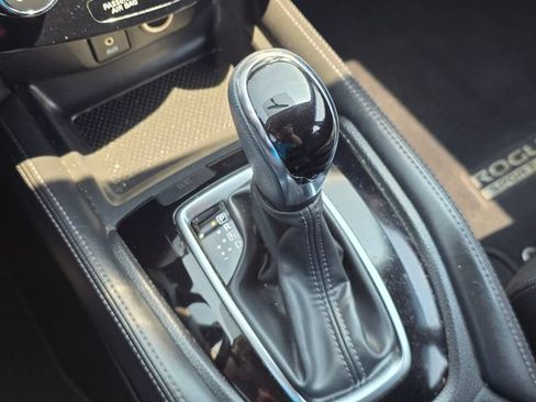 Used 2018 Nissan Rogue Sport SL FWD image 28