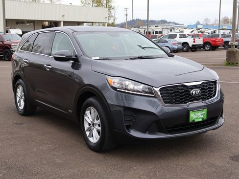 Used 2019 Kia Sorento LX image 10