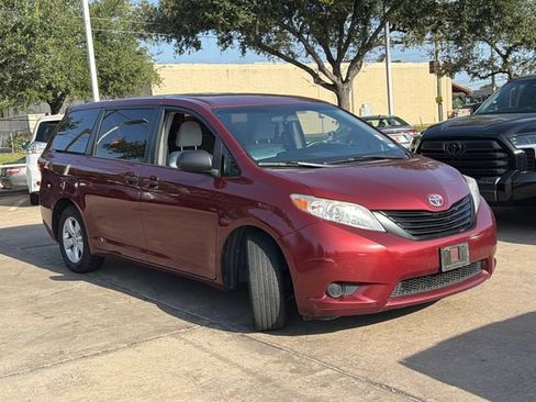 Used 2017 Toyota Sienna L FWD image 3