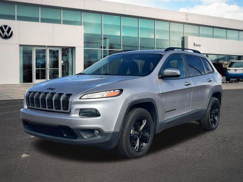 Used 2018 Jeep Cherokee Latitude w/ Altitude Package image 1