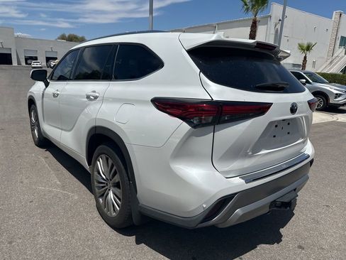 Used 2022 Toyota Highlander Platinum FWD image 8
