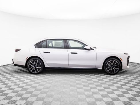 Used 2025 BMW i7 eDrive50 w/ M Sport Package image 7