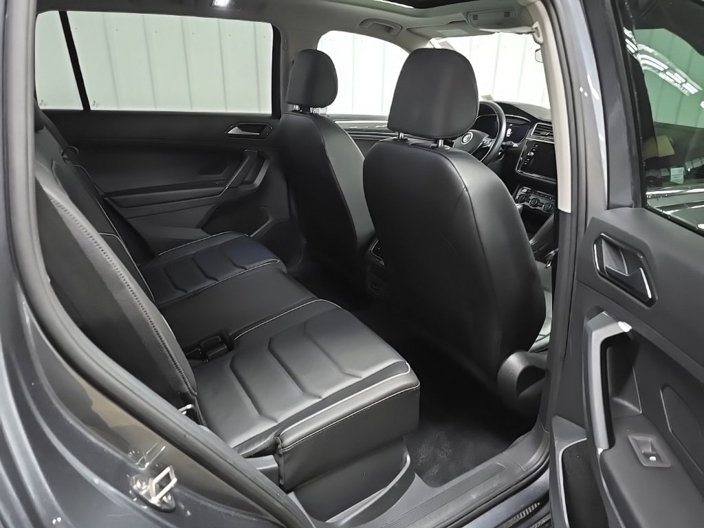 Used 2018 Volkswagen Tiguan SEL Premium AWD/4WD image 18