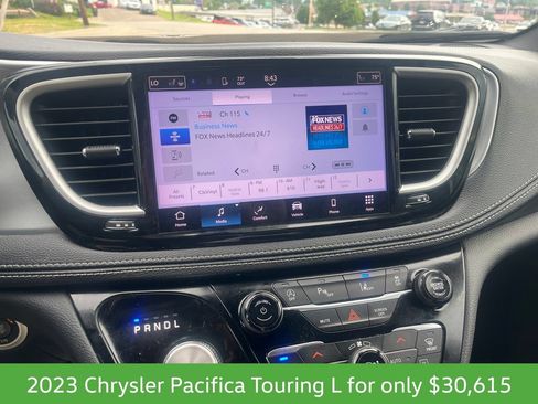 Used 2023 Chrysler Pacifica Touring-L w/ S Appearance Package AWD/4WD image 34