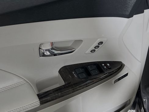 Used 2014 Toyota Venza XLE w/ XLE Premium Package FWD image 17