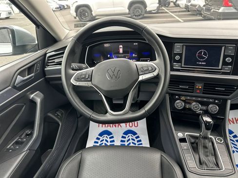 Used 2024 Volkswagen Jetta SE image 18