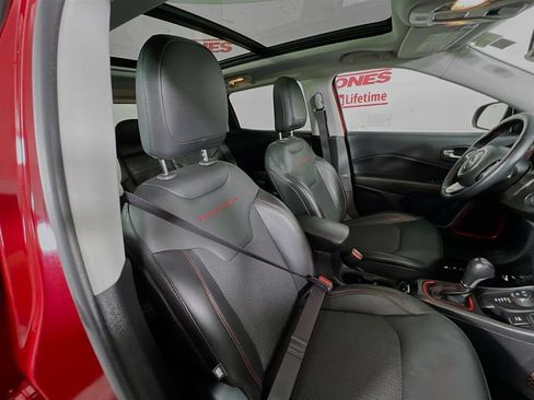 Used 2019 Jeep Compass Trailhawk w/ Cold Weather Group AWD/4WD image 33