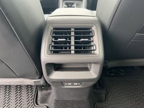 New 2026 Volkswagen Tiguan SE image 9