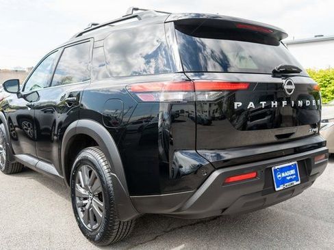 Used 2022 Nissan Pathfinder SV AWD/4WD image 8