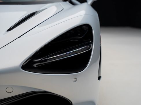 Used 2018 McLaren 720S image 9