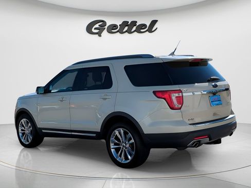 Used 2018 Ford Explorer XLT w/ Equipment Group 202A image 7