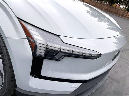 New 2026 Volvo EX30 Plus w/ Climate Package image 33