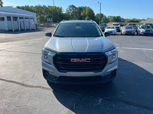 Used 2024 GMC Terrain SLT w/ Infotainment Package II FWD image 33