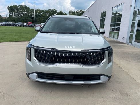 New 2027 Kia Carnival EX FWD image 3