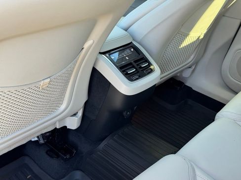 Used 2025 Volvo XC60 B5 Ultra w/ Protection Package Premier image 28