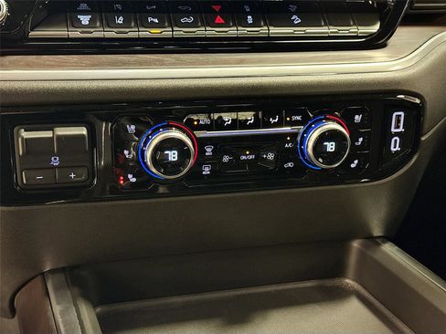 Used 2024 GMC Sierra 2500 SLT w/ SLT Premium Package image 16