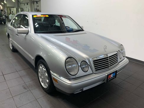 Used 1998 Mercedes-Benz E 320 4MATIC Sedan image 2