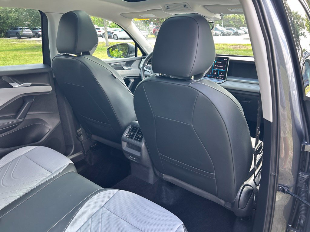 Certified 2025 Volkswagen Tiguan SE w/ Panoramic Sunroof Package AWD/4WD image 48