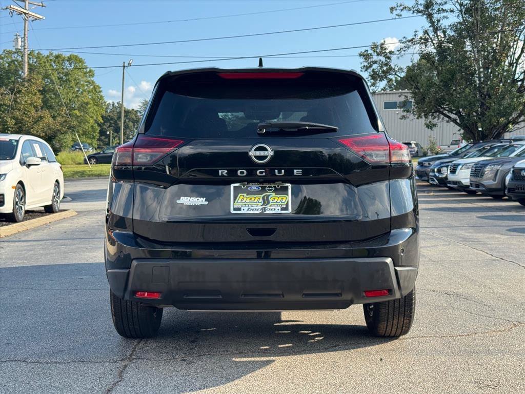 Certified 2026 Nissan Rogue SV FWD image 4